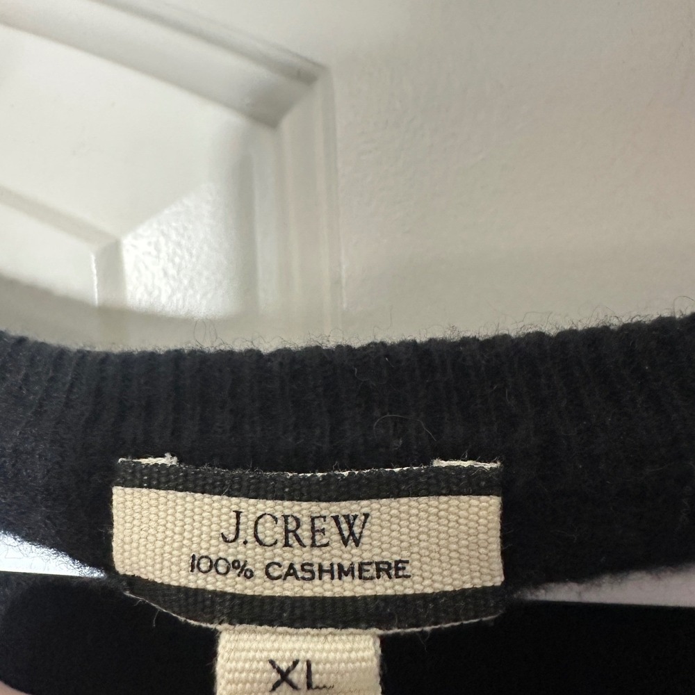 J.Crew Cashmere Relaxed V-neck Sweater Womens XL Black Minimalist Quiet Luxury - Picture 3 of 7